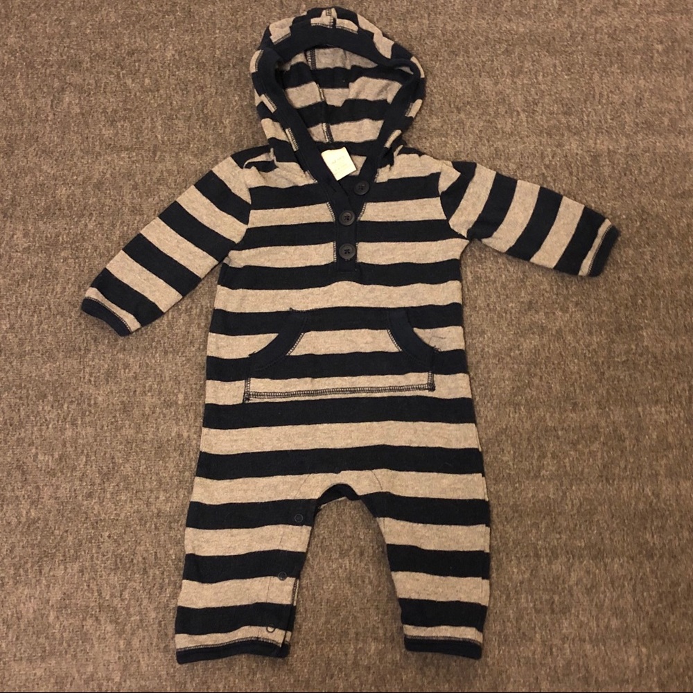 🔴 Old Navy Long Sleeve Hoodie Onesie